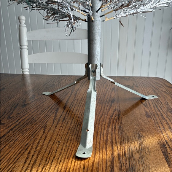 Vintage Aluminum Christmas Tree - Picture 5 of 15